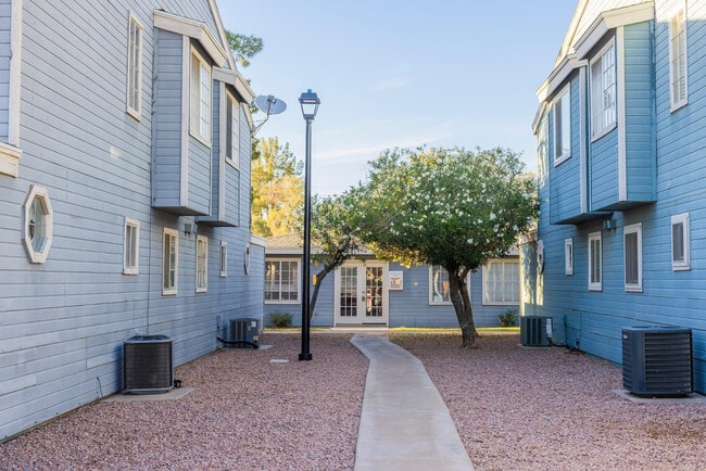 Building Photo - 2301 E University Dr