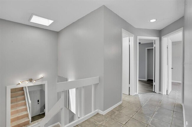 Building Photo - 15217 W Pond Woods Dr