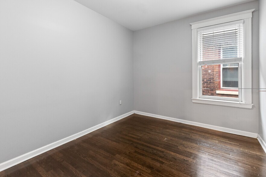 Building Photo - 310 Hendrie St