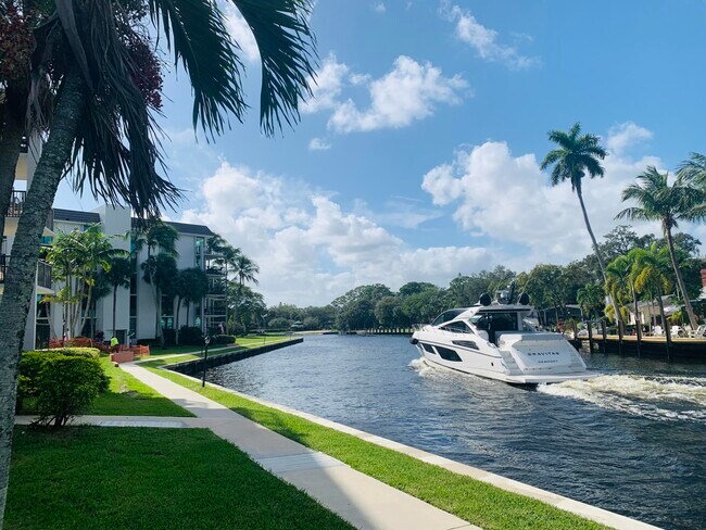 Building Photo - 1000 River Reach Dr
