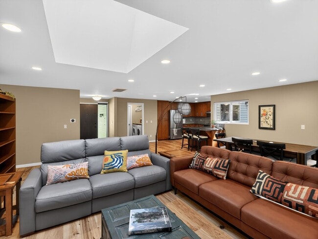 Building Photo - Fully Remodeled Single-Level in Four Seasons — Central A/C, Dual-Pane Windows, Engineered Hardwoo...