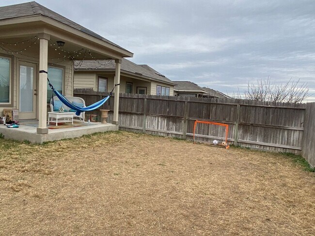 Building Photo - 4 Bedroom 3 Bathroom located in Remuda Ran...