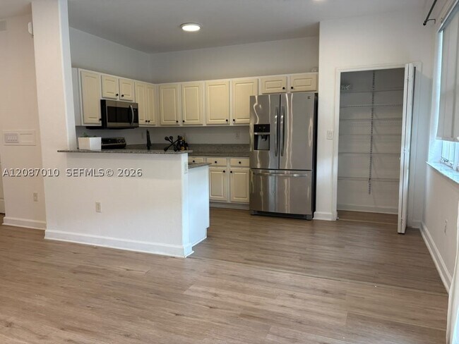 Building Photo - 8671 NW 112th Ct