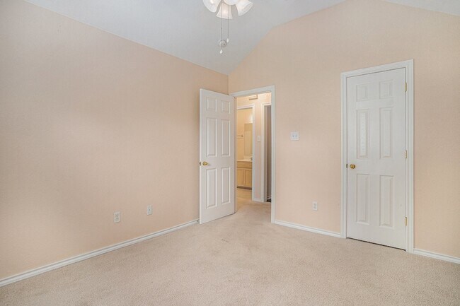 Building Photo - 1307 Hyde Park Blvd