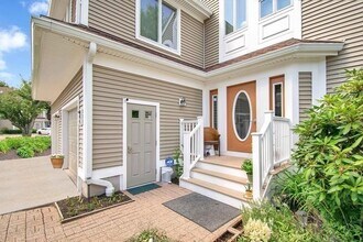 Building Photo - 46 Pointe Rok Dr