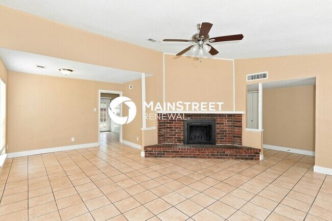 Building Photo - 3 Bedroom Pet-Friendly Home in Grand Prairie, TX with Main Street Renewal