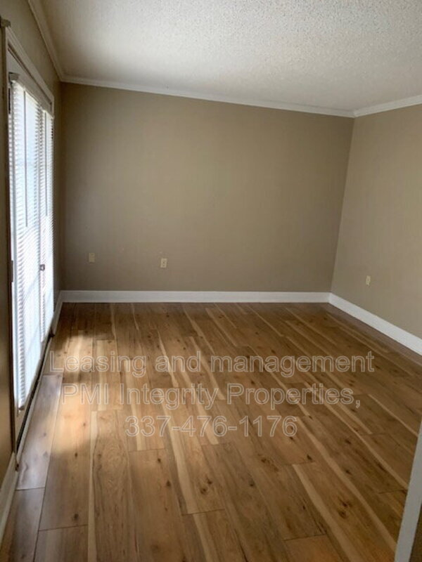 Building Photo - 206 Elks Cove