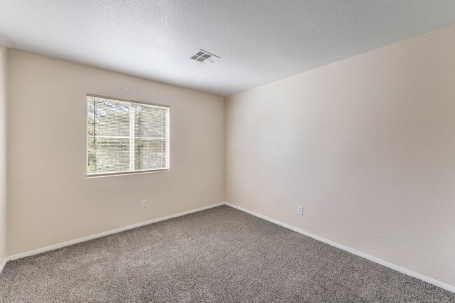 Building Photo - Beautiful 2 story home in Peccole Ranch.