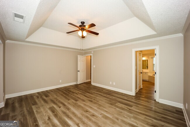 Building Photo - 130 Woodlake Dr