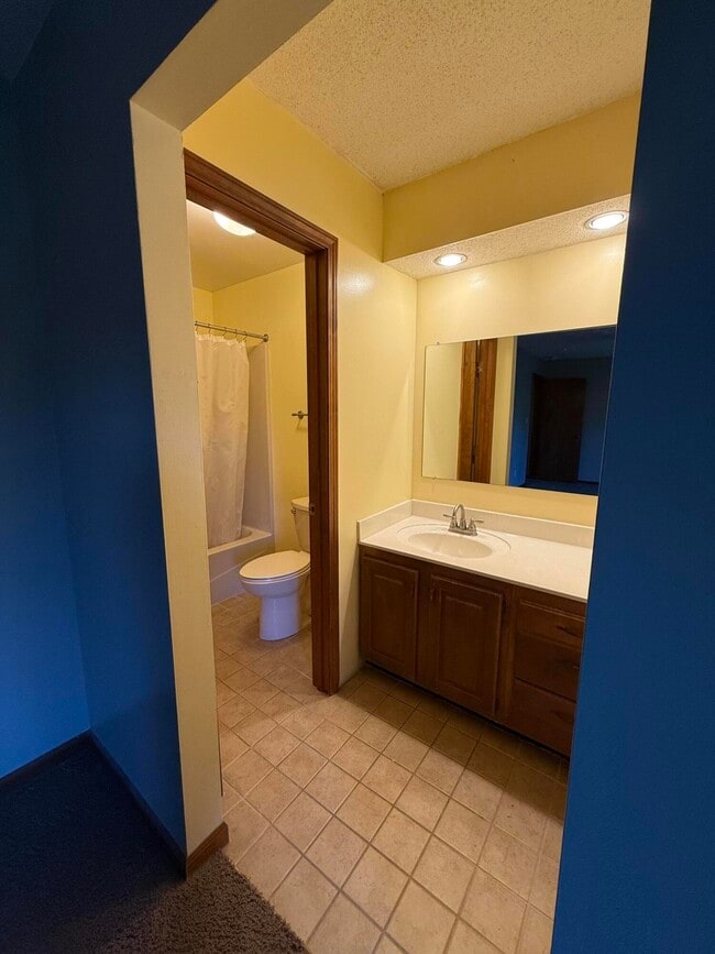 Building Photo - 2032 Waterfront Dr N