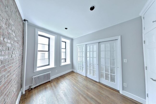 Building Photo - 336 E 18th St