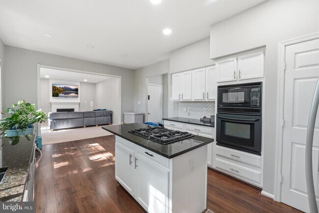 Building Photo - 34 Westhampton Ct