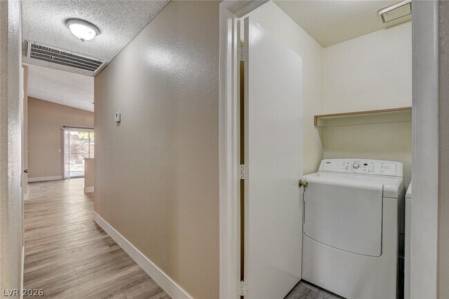 Building Photo - 6632 Wheelbarrow Peak Dr