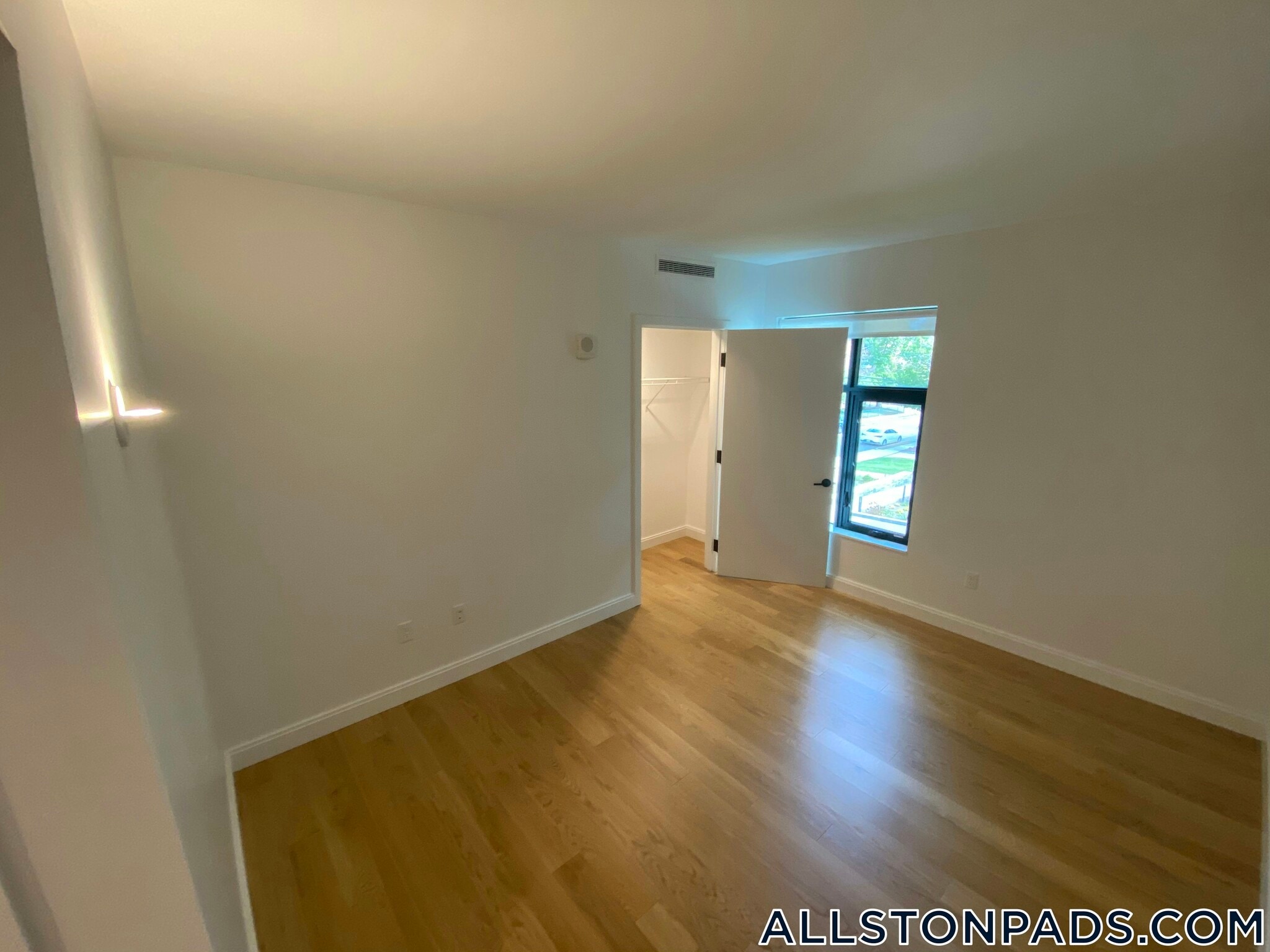 Building Photo - 83 Gardner St