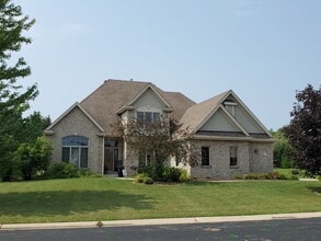 Building Photo - Menomonee Falls 4 bedroom