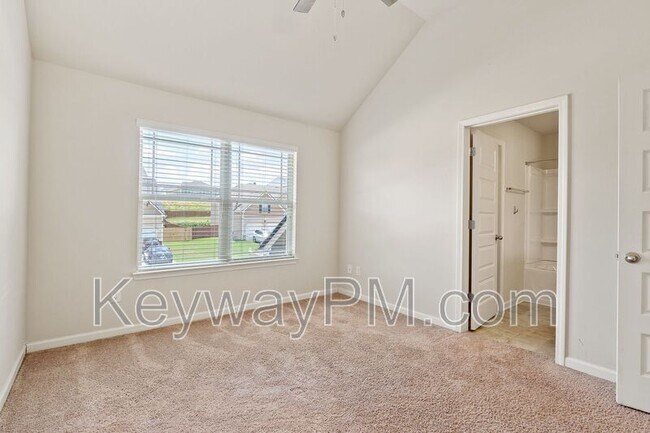 Building Photo - 5007 Vine Ln
