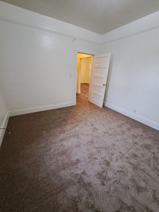 Building Photo - 1321 Chesapeake Ave