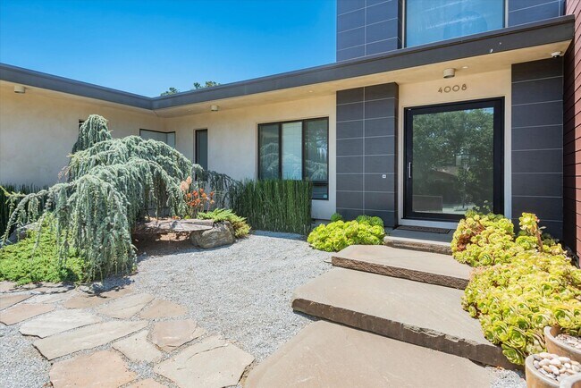 Building Photo - Wow! What a Great Home!