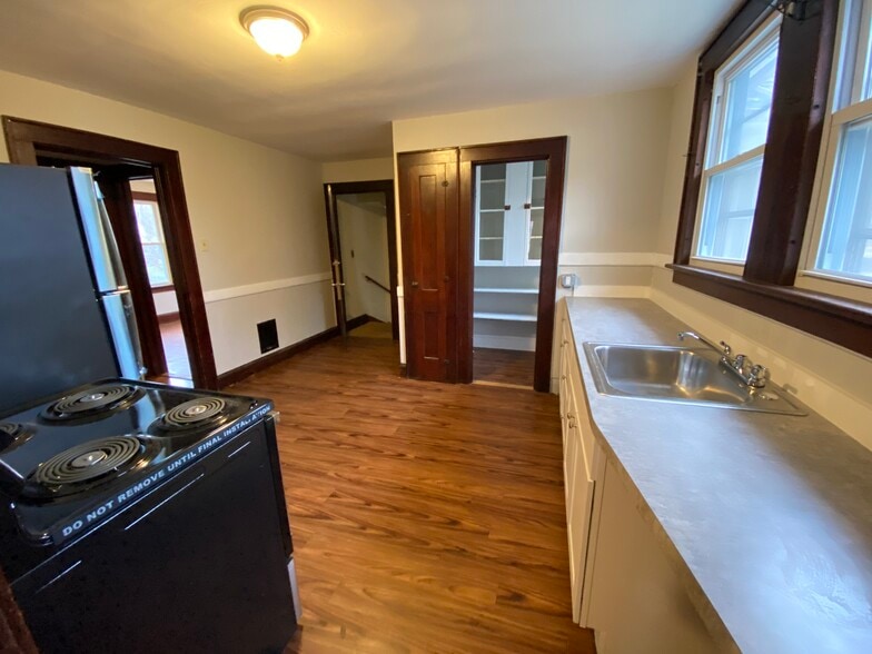 Building Photo - 13 Clark Street - 2nd Floor