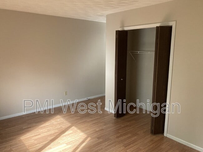 Building Photo - 214 Grand Manor Dr
