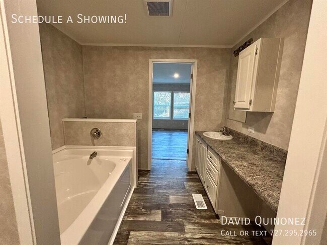 Building Photo - 4614 E Old Trail Rd