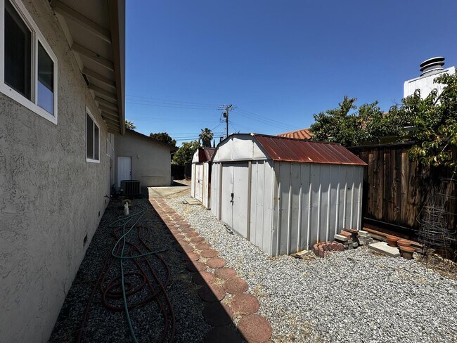 Building Photo - 2035 Dorsch Rd