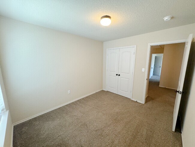 Building Photo - Move-In Special! Get $200 off your first f...