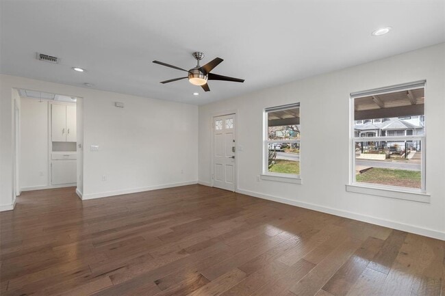 Building Photo - 2705 S 2nd St