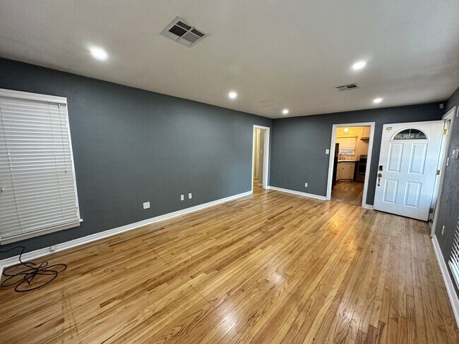 Building Photo - 2 Bed 1 Bath NW OKC