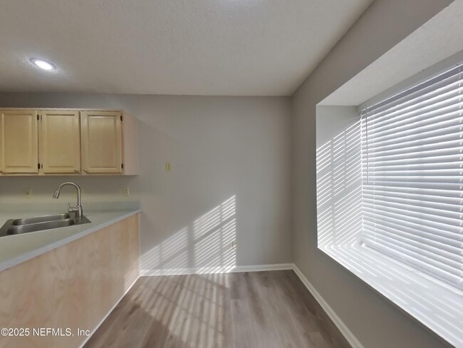 Building Photo - 3373 Millcrest Pl