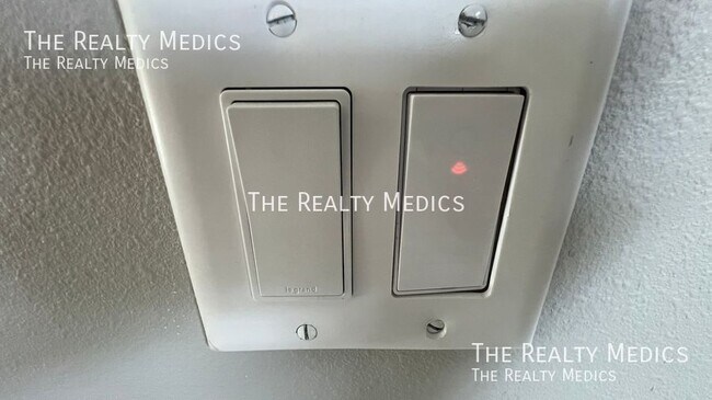 Building Photo - 850 Peyton Ave