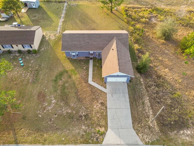 Building Photo - 3BR, 2BA available now in Silver Springs Shores