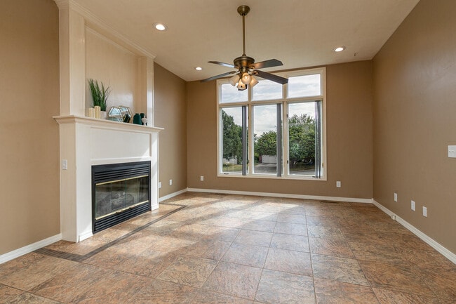 Building Photo - 5095 S Wanda Gray Ave