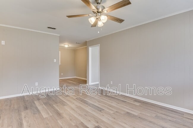 Building Photo - 3330 Young Forest Dr