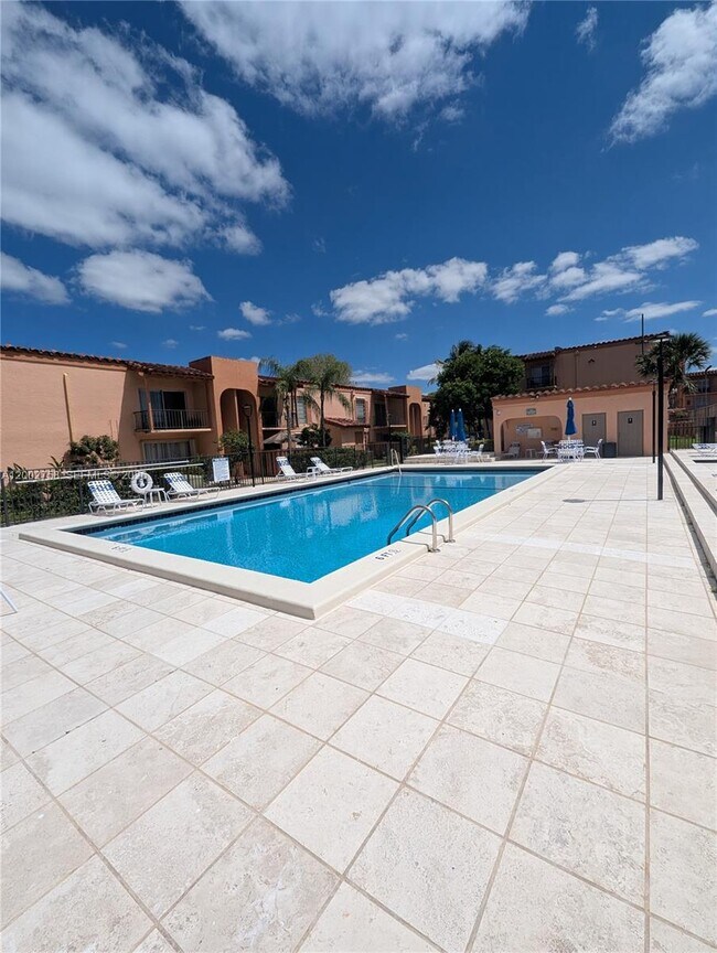 Building Photo - 7160 Fairway Dr