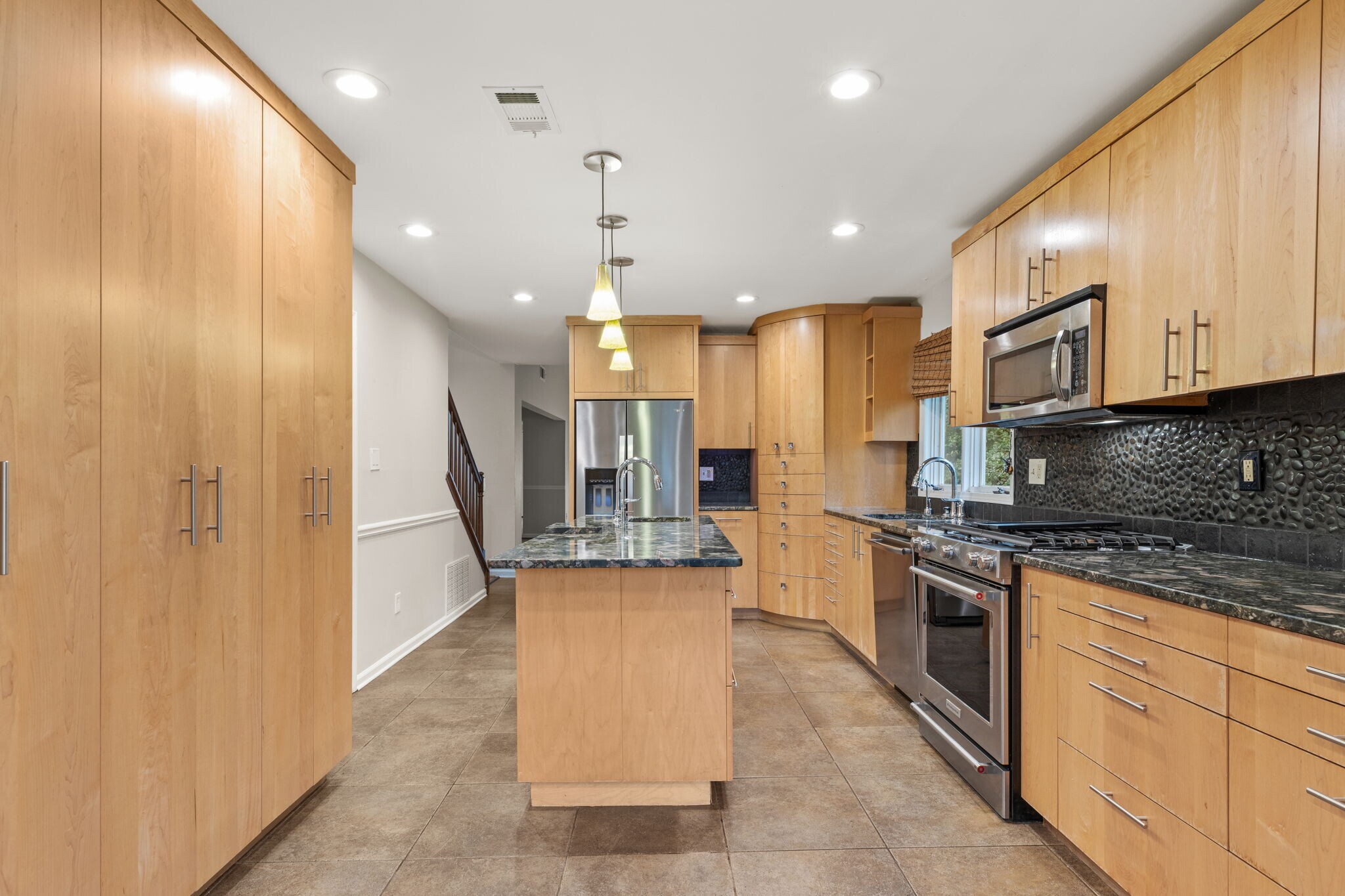 Beautiful Island - 1486 Briaroaks Trl NE