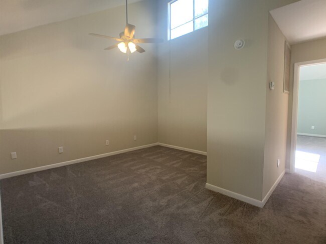 Building Photo - 43 Arabian Dr