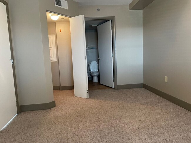 Building Photo - Lake Plaza #904- 3BD/2BA Available for FALL 2026! Rent includes use of ONE parking space in Lake ...