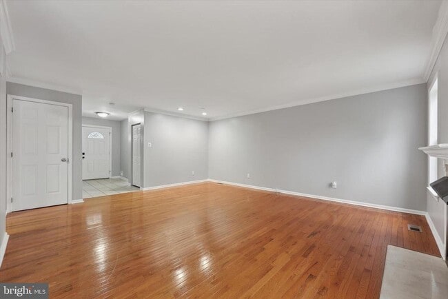 Building Photo - 306 Manor Ln