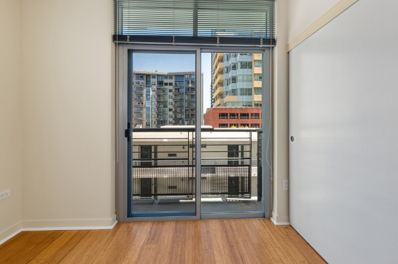 Building Photo - 425 W Beech St