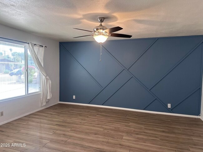 Building Photo - 308 E Ellis Dr