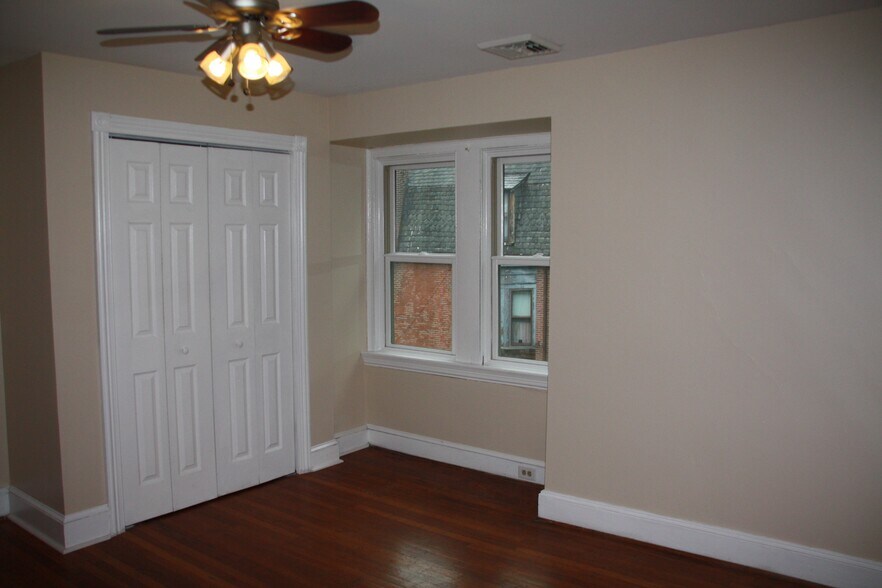 Building Photo - 921 S 48th St