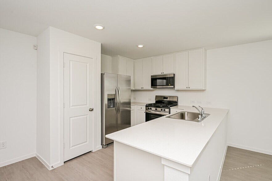 Building Photo - 10713 Revolver Dr