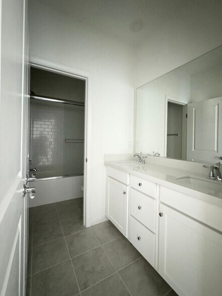 Building Photo - 12783 Mendocino Ridge Dr