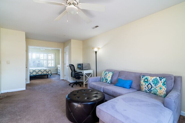 Building Photo - Mount Pleasant Townhome for Rent!