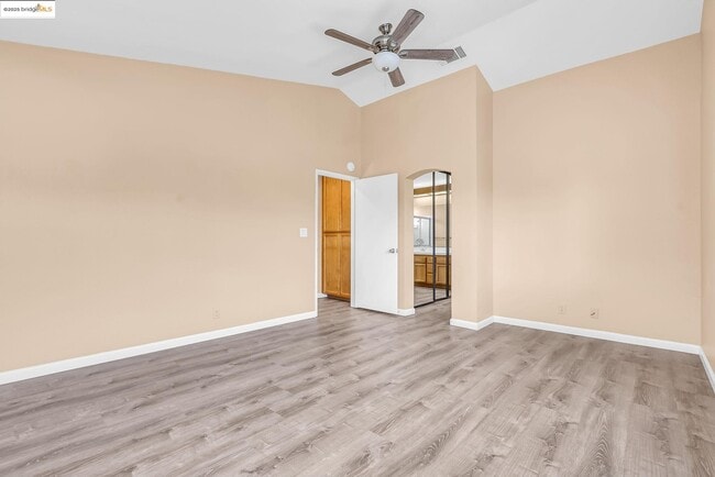 Building Photo - 4820 Ridgeview Dr