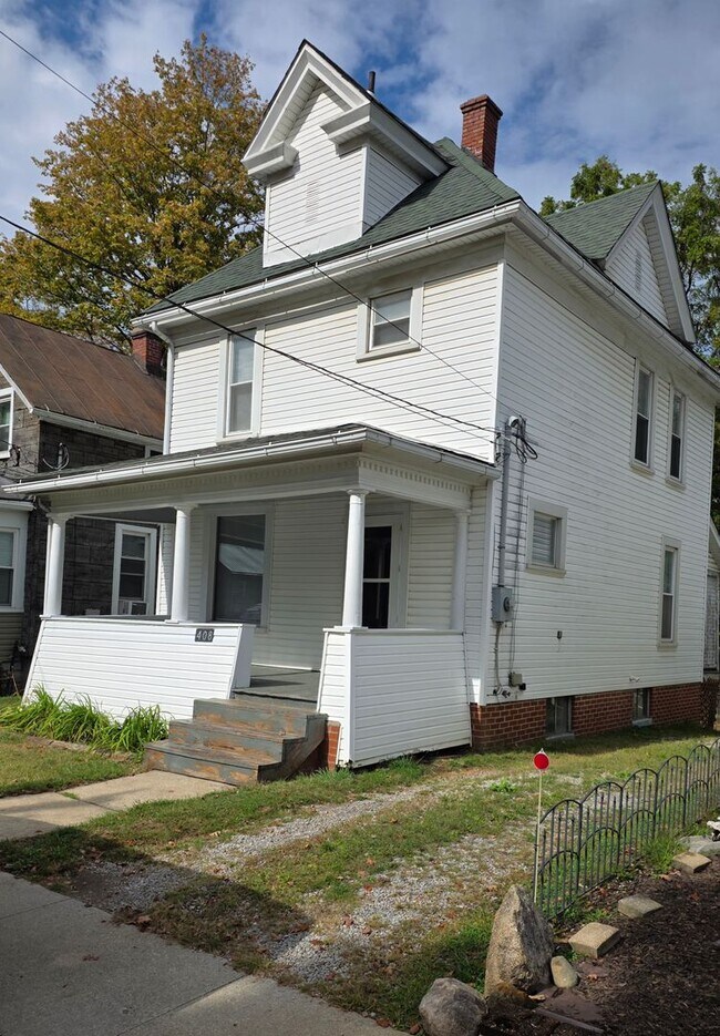 Building Photo - 3 Bed/1 Bath Single Family Home