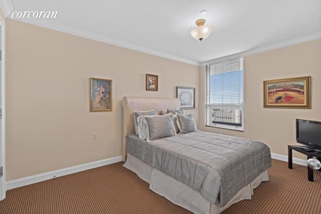 Building Photo - 222 Lakeview Ave