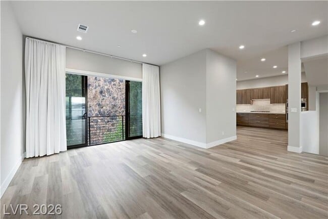 Building Photo - Modern Tri-Story Home in McDonald Highlands