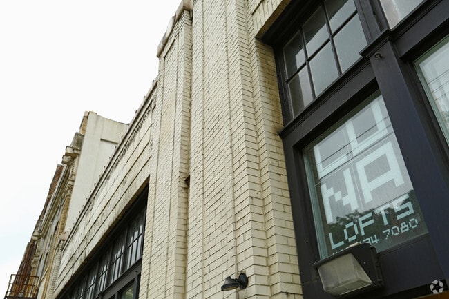Building Photo - LUNA Lofts